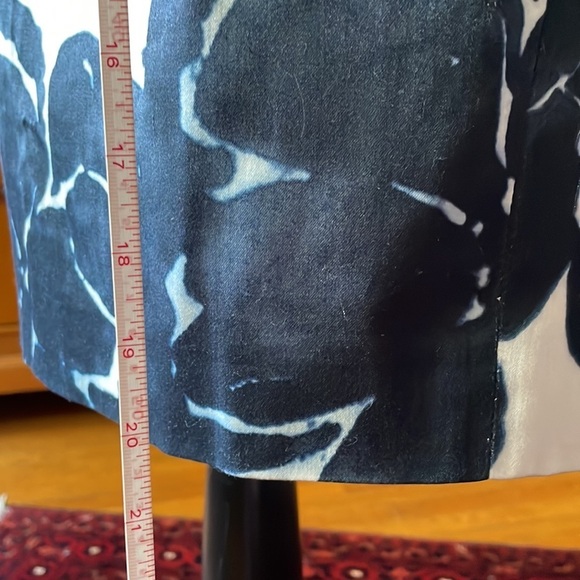 J. Crew 💯 Stretch Cotton A-Line Flower Skirt Size 2 - Picture 6 of 6